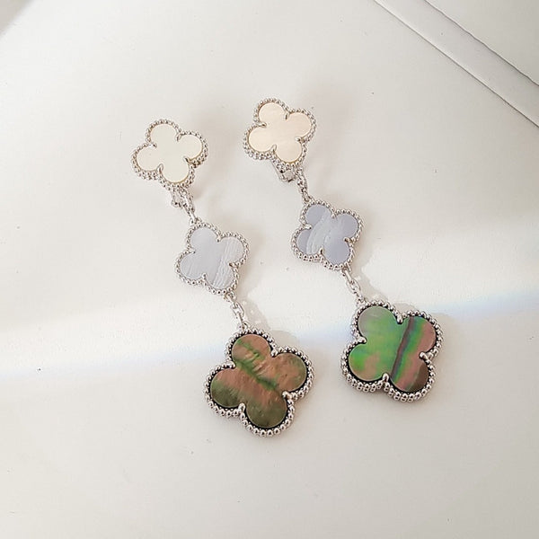 ˇSirae GemˇCLOVER 3 MOTIFS CHALCEDONY DARK MOP WHITE GOLD EARRINGS