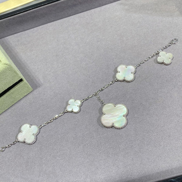 ˇSirae GemˇCLOVER 5 MOTIF WHITE MOP  BRACELET