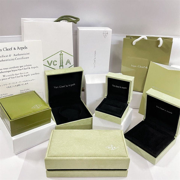 ˇSirae GemˇVA CLOVER BRACELET NECKLACE RING BOX GIFT BAG