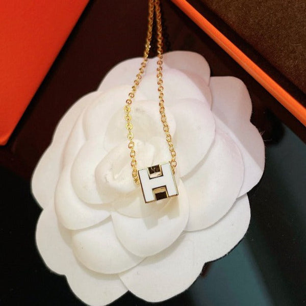 ˇSirae GemˇH WHITE SQUARE GOLD NECKLACE