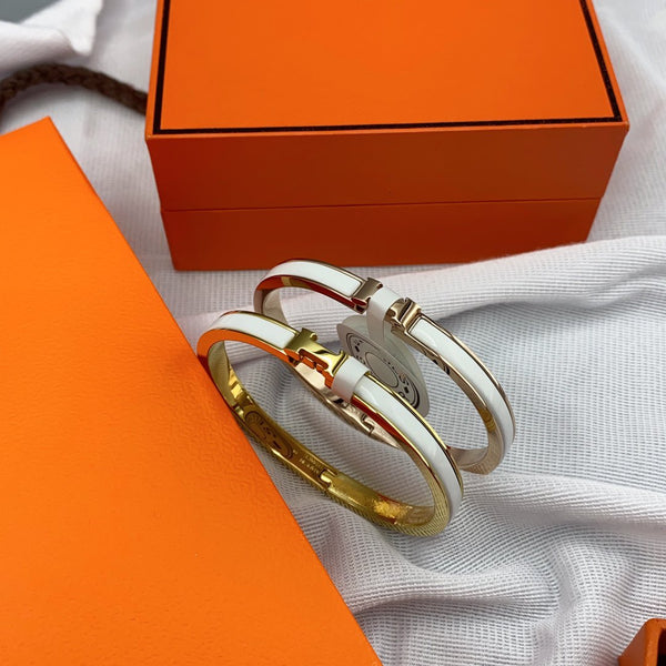 ˇSirae GemˇCLASSIC HM CLIC WHITE 8MM ENAMEL BRACELET