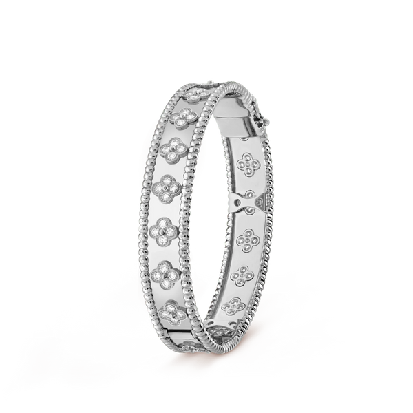 ˇSirae GemˇCLOVER BRACELET 8MM DIAMONDS